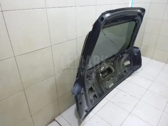 Дверь багажника со стеклом