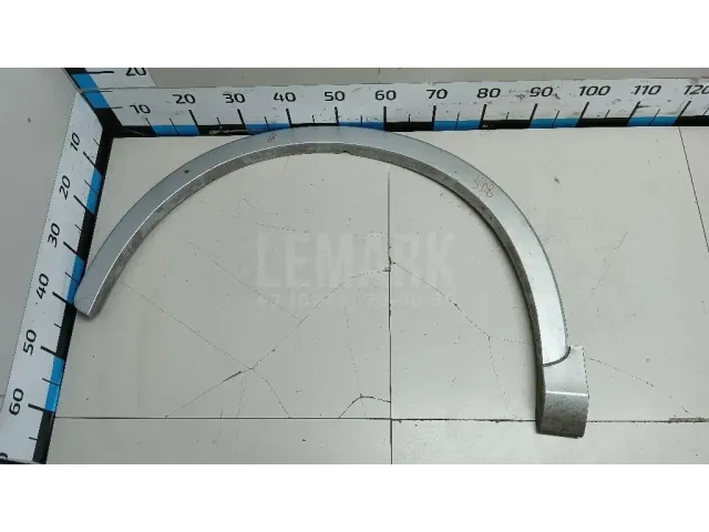 Накладка переднего крыла левого