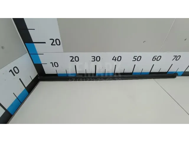 Накладка стекла переднего левого