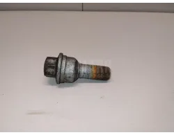 Болт колесный