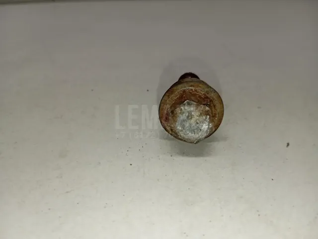 Болт колесный