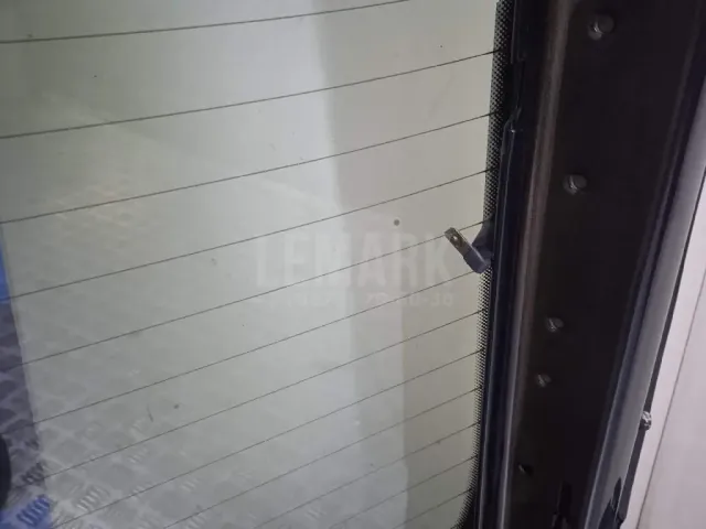 Дверь багажника со стеклом