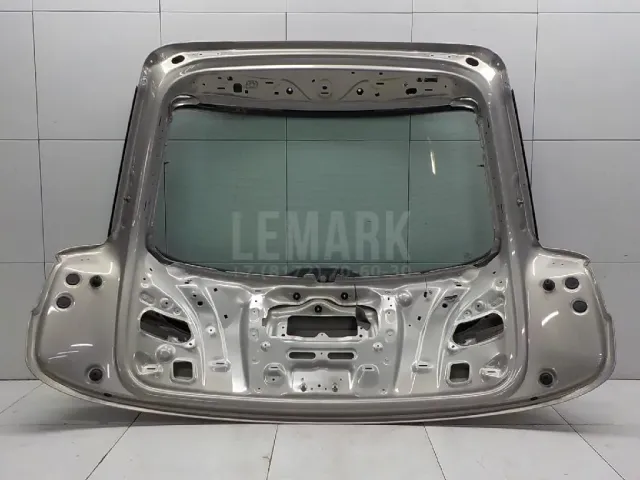 Дверь багажника со стеклом