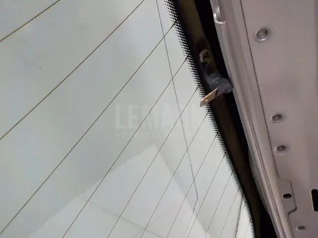 Дверь багажника со стеклом