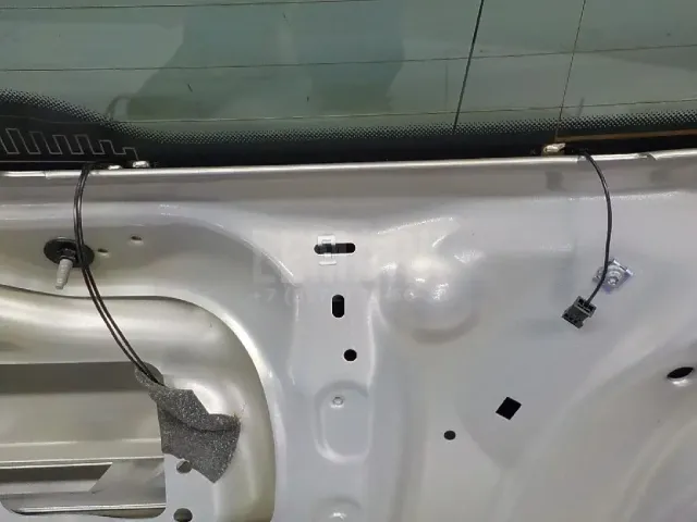 Дверь багажника со стеклом