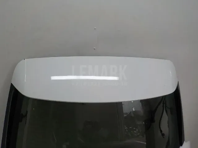 Дверь багажника со стеклом