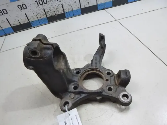 Кулак поворотный передний правый для  Ford Cougar 1998-2001