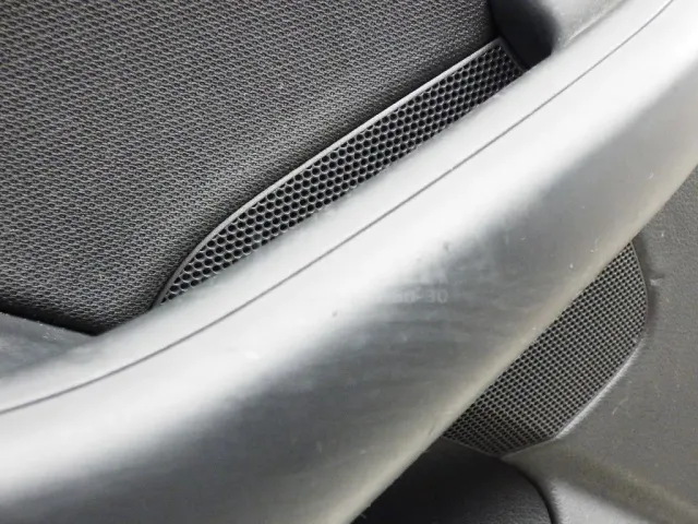 Обшивка двери передней левой для  Ford Mondeo III 2000-2007