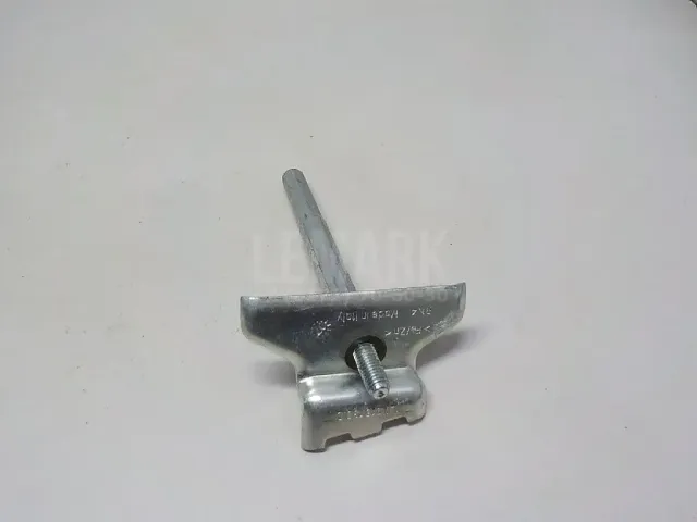 Крепление аккумулятора