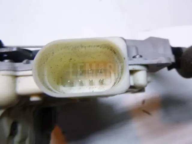 Замок двери задней левой
