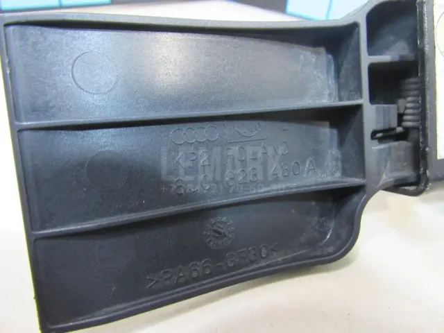 Крючок капота для  BMW 7-serie E38 1994-2001