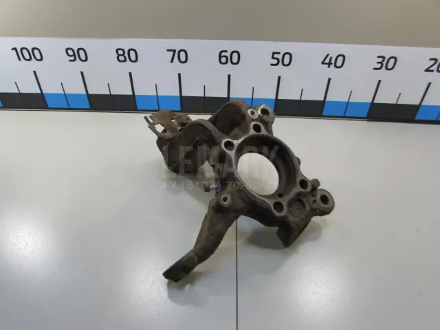 Кулак поворотный передний правый для  Ford Fiesta 2017