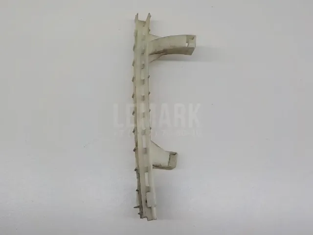 Направляющая стекла двери