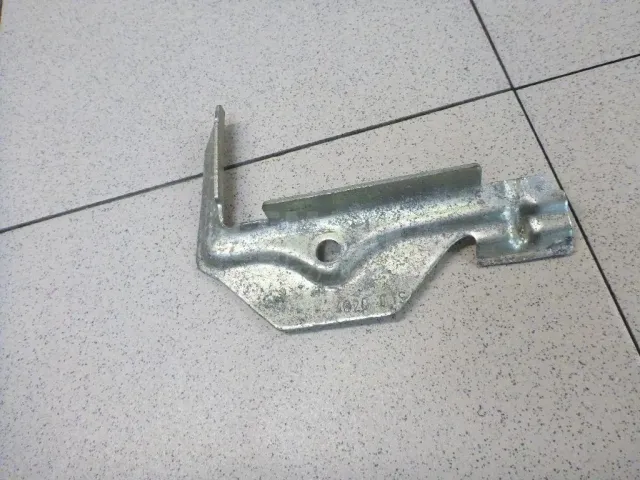 Крепление аккумулятора