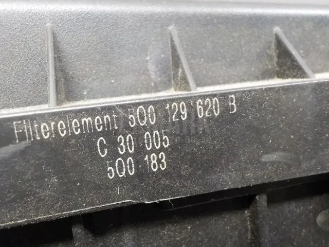 Корпус воздушного фильтра для  Audi A4 [B5] 1994-2001