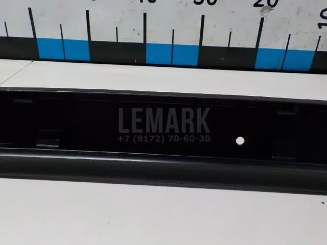 Обшивка двери багажника