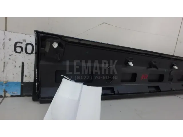 Накладка двери передней левой