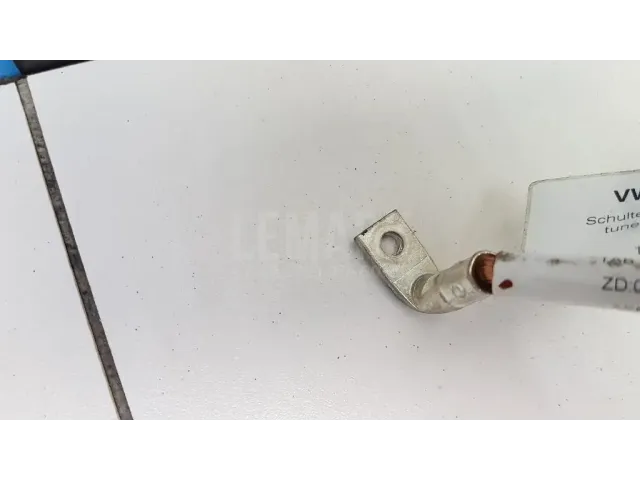 Клемма аккумулятора плюс