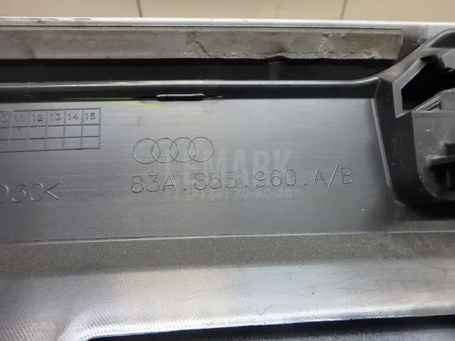 Накладка двери передней правой