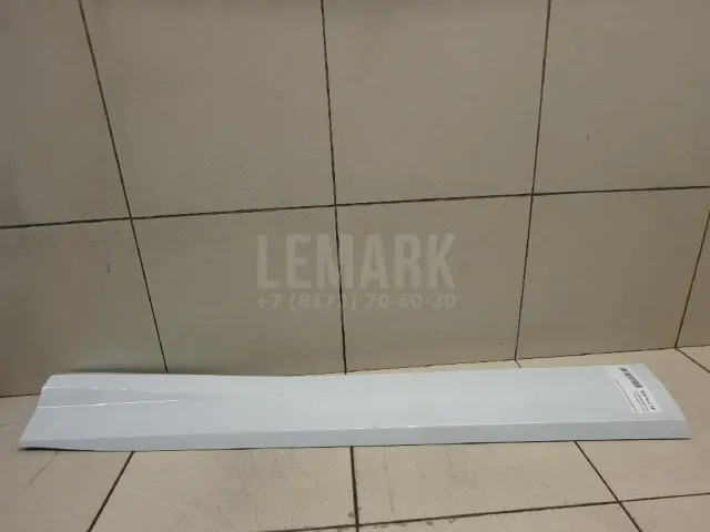 Накладка двери передней правой