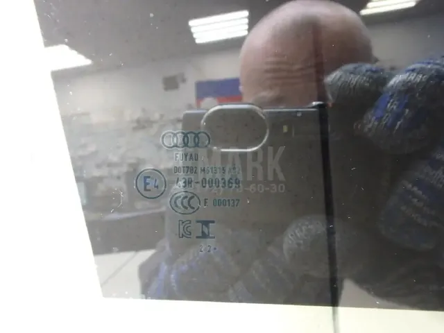 Стекло двери задней правой