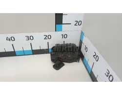 Замок двери задней левой