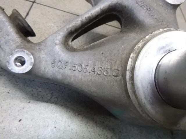 Кулак поворотный задний левый для  Ford Escape EUR 2007-2009