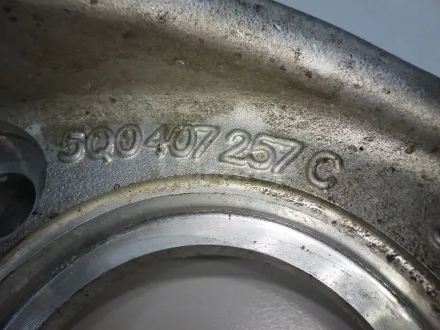 Кулак поворотный передний левый для  Audi 80/90 [B3] 1986-1991