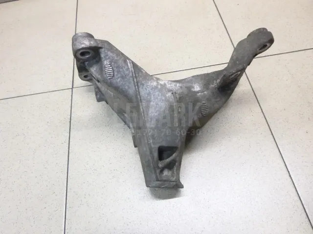 Кронштейн двигателя правый для  Audi A3 (8L1) 1996-2003