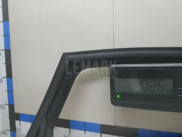 Уплотнитель стекла двери для  Audi A4 [B9] 2015