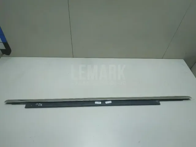 Накладка стекла заднего левого