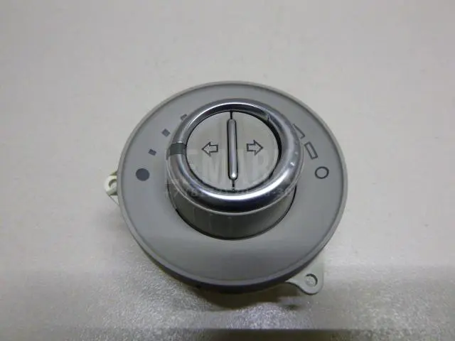 Кнопка люка для  Ford Kuga 2008-2012