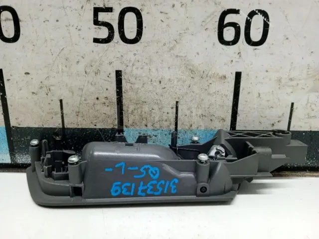 Ручка двери передней внутренняя левая