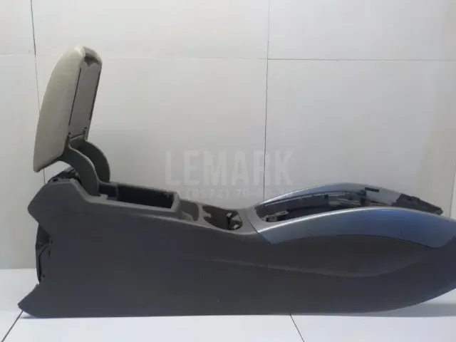 Подлокотник для  Audi Q3 (F3N) Sportback 2019