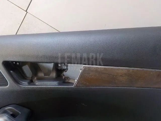 Обшивка двери задней правой
