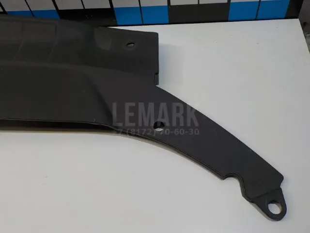 Кожух замка капота