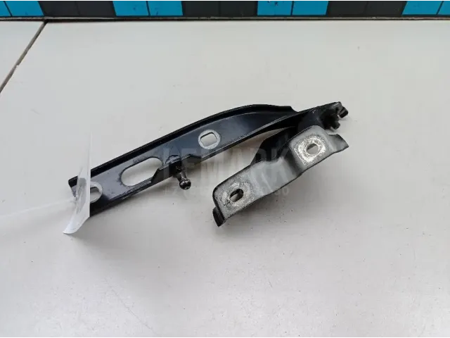 Петля капота правая для  Audi