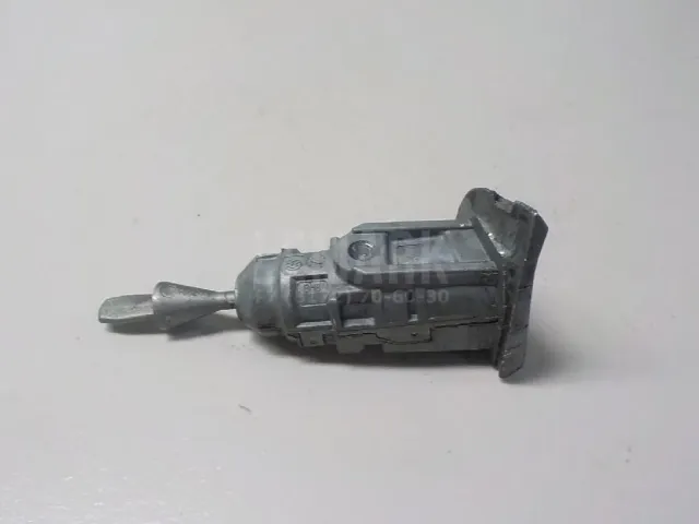 Вставка замка двери лев. для  GM Pontiac Aztek 2001-2005