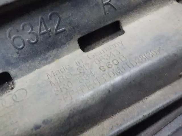 Накладка переднего крыла правого для  Ford Escape EUR 2007-2009