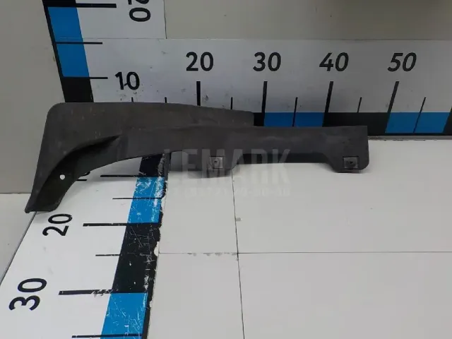 Брызговик передний правый