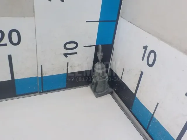 Вставка замка двери лев.