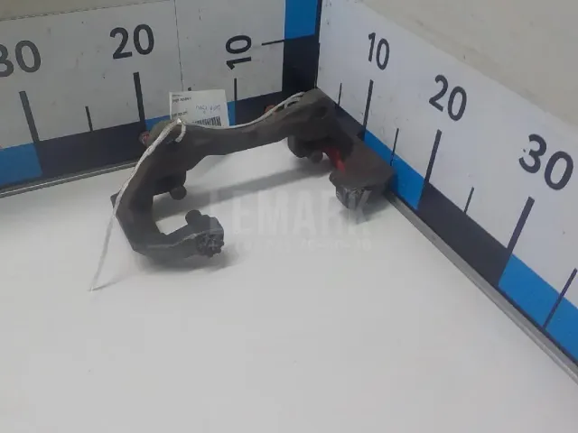 Скоба суппорта переднего