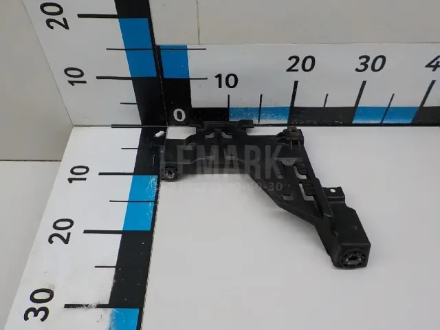 Кронштейн фар правый для  BMW 3-serie F30/F31/F80 2011-2020