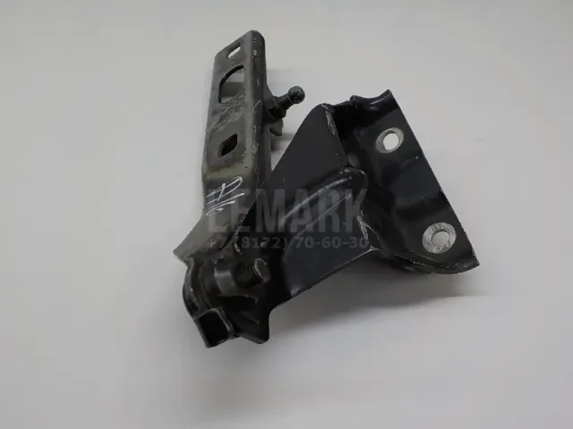 Петля капота правая для  Audi Allroad quattro 2000-2005