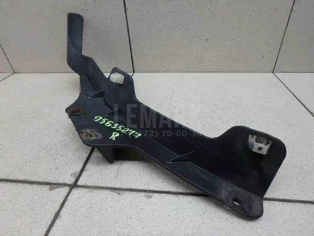 Брызговик передний правый для  Ford Cougar 1998-2001
