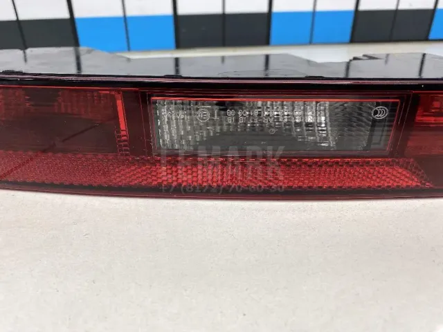 Фонарь задний в бампер правый для  Acura MDX 2001-2006