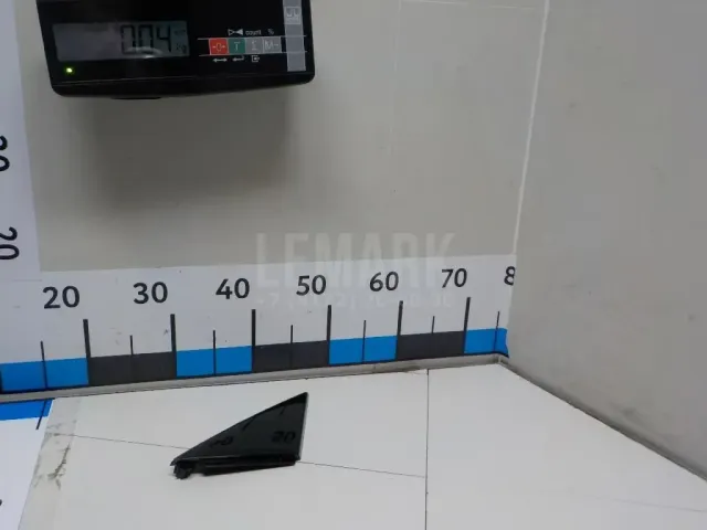Накладка двери передней левой