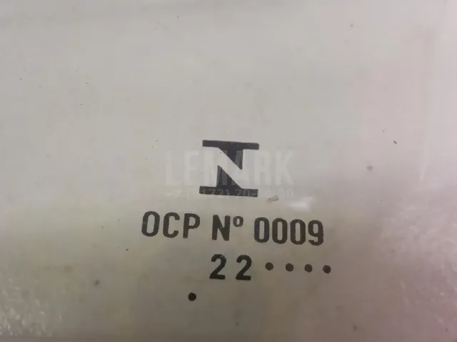 Стекло двери передней левой