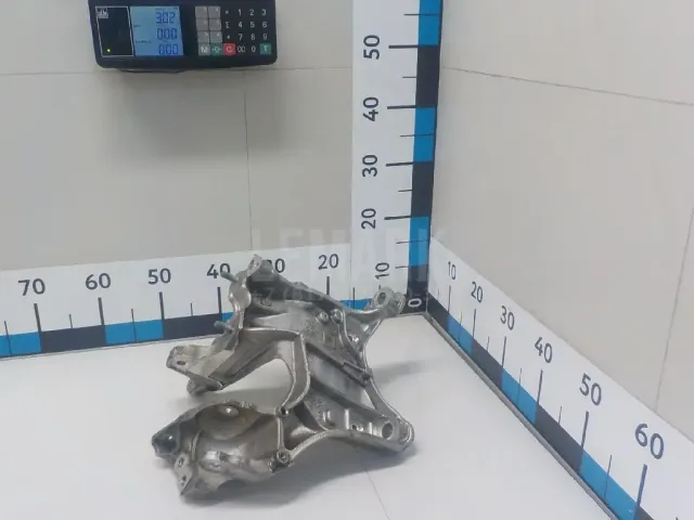 Кронштейн передней балки
