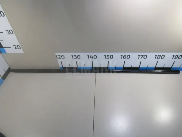 Накладка стекла переднего правого